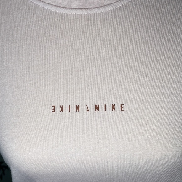 ✨NWT✨ 🎉HP!🎉1/28/25 Nike Standard Fit Tank with Dri-Fit Technology - Picture 2 of 8